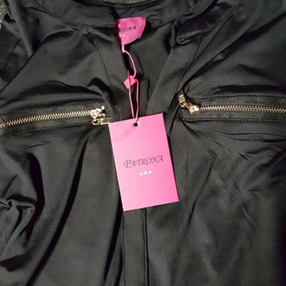 Plus Size Black Sleeveless Top w/Zipper Accent - Picture 4 of 5